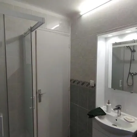 Apartman 1 20' Walk Palais Wifi