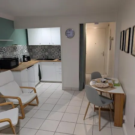 1 20' Walk Palais Wifi Apartment