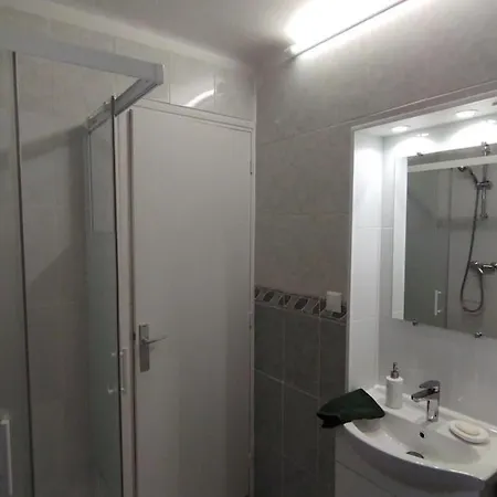 1 20' Walk Palais Wifi Apartment